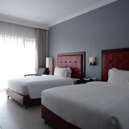 Queenco Hotel & Casino Sihanoukville Exterior photo
