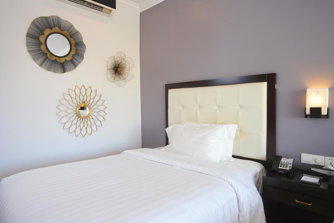 Queenco Hotel & Casino Sihanoukville Exterior photo