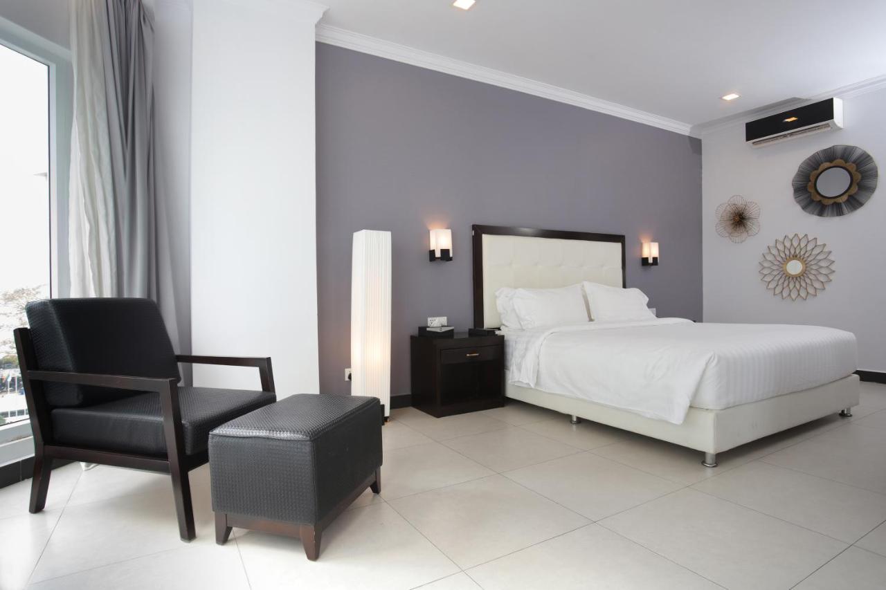 Queenco Hotel & Casino Sihanoukville Exterior photo