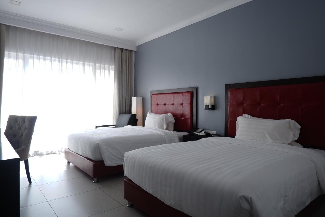 Queenco Hotel & Casino Sihanoukville Exterior photo